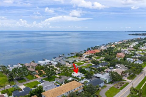 House in Saint Petersburg, Florida 3 bedrooms, 159.79 sq.m. № 1824728 - photo 3