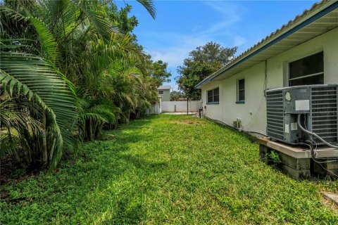House in Saint Petersburg, Florida 3 bedrooms, 159.79 sq.m. № 1824728 - photo 25