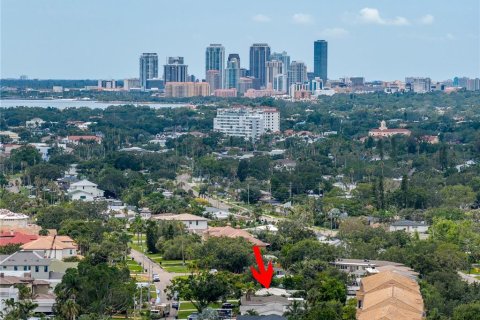 House in Saint Petersburg, Florida 3 bedrooms, 159.79 sq.m. № 1824728 - photo 2