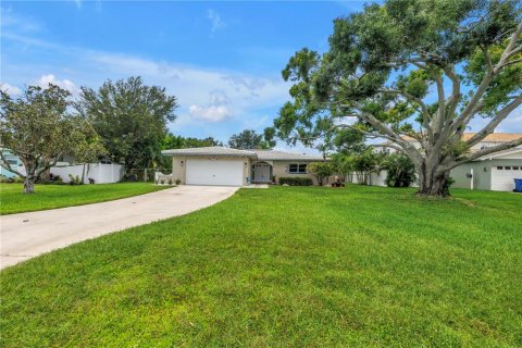 House in Saint Petersburg, Florida 3 bedrooms, 159.79 sq.m. № 1824728 - photo 16