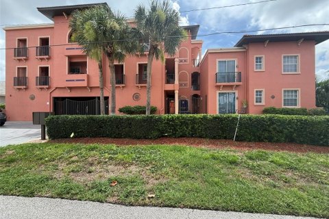 Condo à Punta Gorda, Floride, 3 chambres  № 2371355