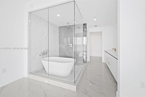 Condo in Miami, Florida, 3 bedrooms № 2259655 - photo 15