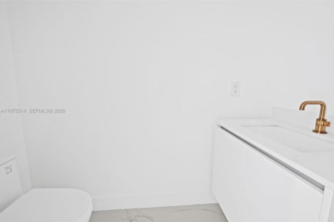 Condo in Miami, Florida, 3 bedrooms № 2259655 - photo 25