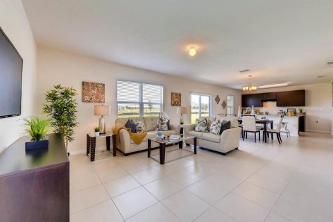 Villa ou maison à vendre à Sanford, Floride: 4 chambres, 225.94 m2 № 1903716 - photo 3