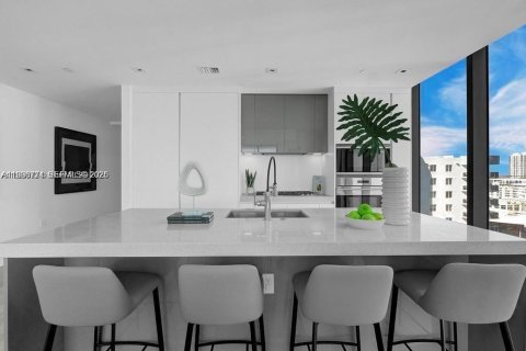 Condominio en venta en Miami, Florida, 4 dormitorios, 254.83 m2 № 2182009 - foto 11