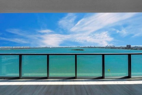 Condominio en venta en Miami, Florida, 4 dormitorios, 254.83 m2 № 2182009 - foto 2