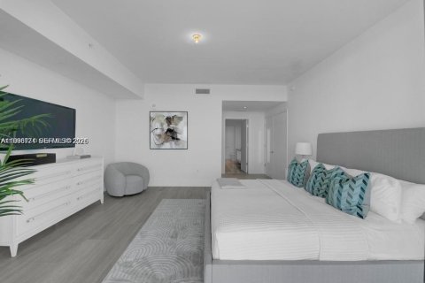 Condominio en venta en Miami, Florida, 4 dormitorios, 254.83 m2 № 2182009 - foto 17