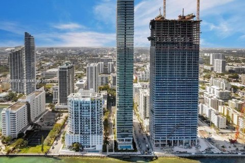 Condominio en venta en Miami, Florida, 4 dormitorios, 254.83 m2 № 2182009 - foto 3