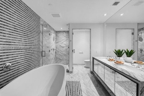 Condominio en venta en Miami, Florida, 4 dormitorios, 254.83 m2 № 2182009 - foto 19