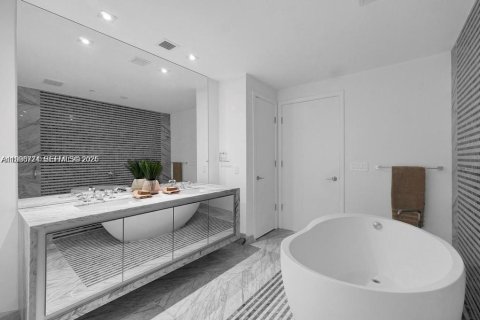 Condominio en venta en Miami, Florida, 4 dormitorios, 254.83 m2 № 2182009 - foto 20