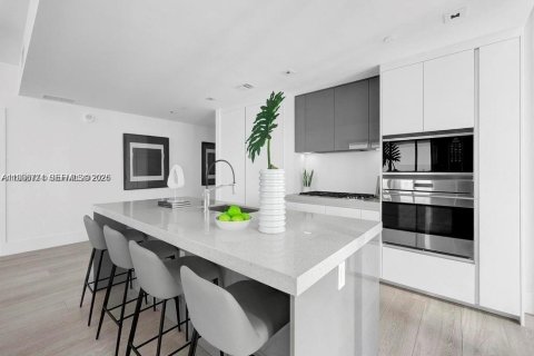 Condominio en venta en Miami, Florida, 4 dormitorios, 254.83 m2 № 2182009 - foto 14