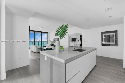 Condominio en venta en Miami, Florida, 4 dormitorios, 254.83 m2 № 2182009 - foto 15