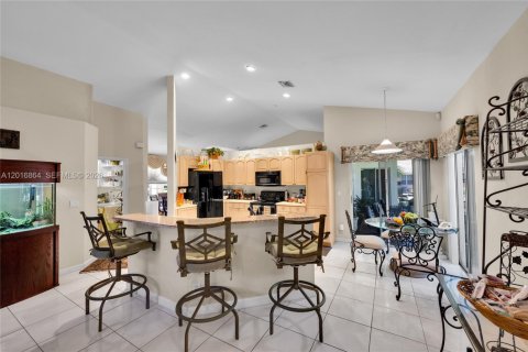Villa ou maison à vendre à Pembroke Pines, Floride: 4 chambres, 208.75 m2 № 2191910 - photo 14