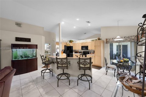 Villa ou maison à vendre à Pembroke Pines, Floride: 4 chambres, 208.75 m2 № 2191910 - photo 13