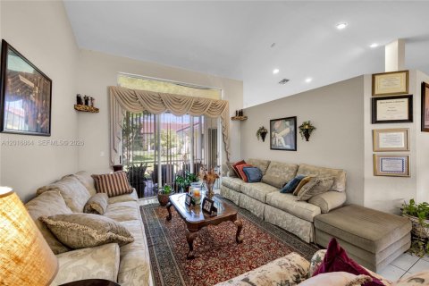 Villa ou maison à vendre à Pembroke Pines, Floride: 4 chambres, 208.75 m2 № 2191910 - photo 4