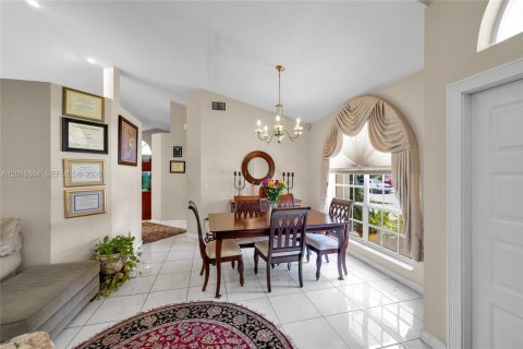 Villa ou maison à vendre à Pembroke Pines, Floride: 4 chambres, 208.75 m2 № 2191910 - photo 10