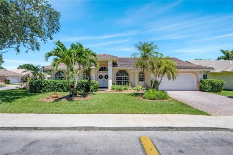 Villa ou maison à vendre à Pembroke Pines, Floride: 4 chambres, 208.75 m2 № 2191910 - photo 2