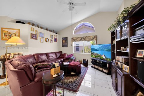Villa ou maison à vendre à Pembroke Pines, Floride: 4 chambres, 208.75 m2 № 2191910 - photo 15