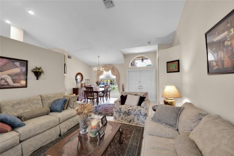 Villa ou maison à vendre à Pembroke Pines, Floride: 4 chambres, 208.75 m2 № 2191910 - photo 6