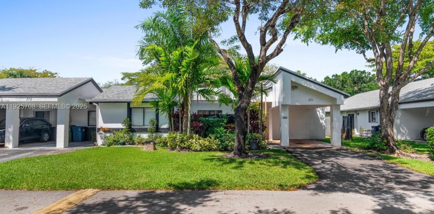 Condominio en Weston, Florida, 2 dormitorios № 1984087