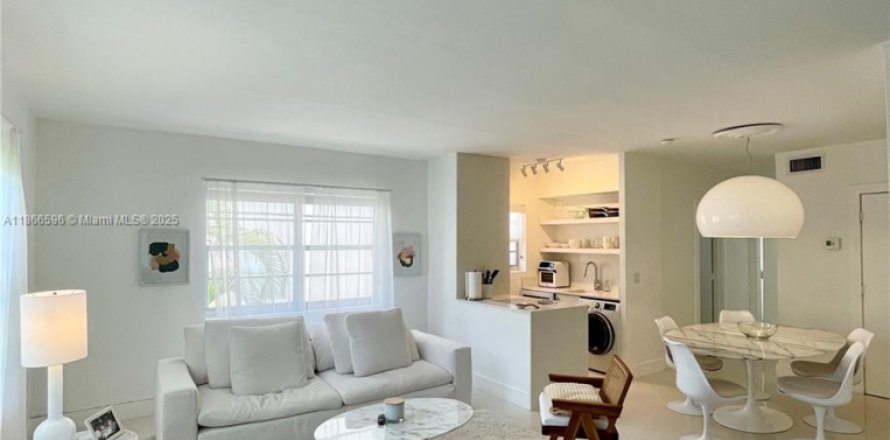 Condominio en Miami Beach, Florida, 1 dormitorio № 1979281