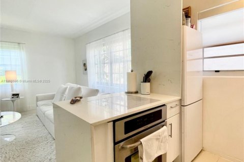 Condominio en alquiler en Miami Beach, Florida, 1 dormitorio, 60.48 m2 № 1979281 - foto 3