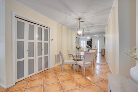 Condo in Safety Harbor, Florida, 2 bedrooms № 2157432 - photo 11