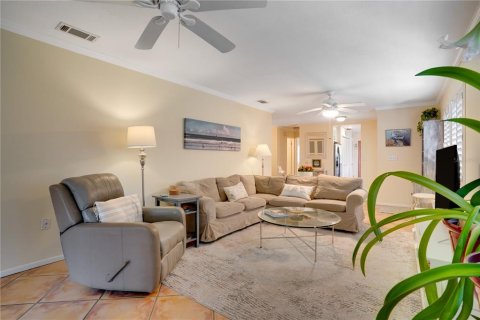 Condo in Safety Harbor, Florida, 2 bedrooms № 2157432 - photo 9