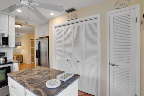 Condo in Safety Harbor, Florida, 2 bedrooms № 2157432 - photo 15