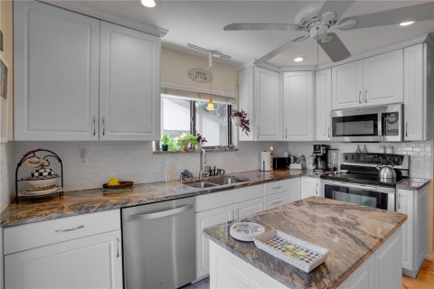 Condo in Safety Harbor, Florida, 2 bedrooms № 2157432 - photo 14