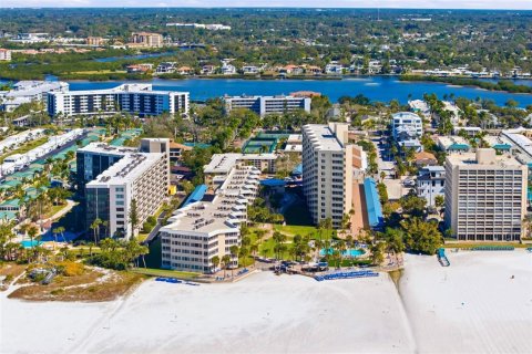 Copropriété à vendre à Sarasota, Floride: 2 chambres, 123.93 m2 № 2102027 - photo 20