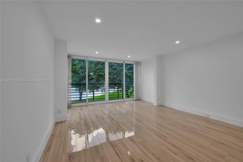 Condominio en venta en Coconut Creek, Florida, 2 dormitorios, 107.49 m2 № 1970785 - foto 16