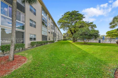 Condominio en venta en Coconut Creek, Florida, 2 dormitorios, 107.49 m2 № 1970785 - foto 3