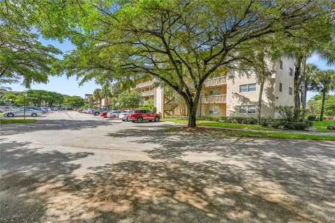 Condominio en venta en Coconut Creek, Florida, 2 dormitorios, 107.49 m2 № 1970785 - foto 5