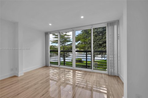 Condominio en venta en Coconut Creek, Florida, 2 dormitorios, 107.49 m2 № 1970785 - foto 25