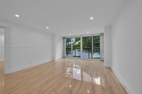 Condominio en venta en Coconut Creek, Florida, 2 dormitorios, 107.49 m2 № 1970785 - foto 14