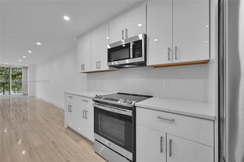 Condominio en venta en Coconut Creek, Florida, 2 dormitorios, 107.49 m2 № 1970785 - foto 1