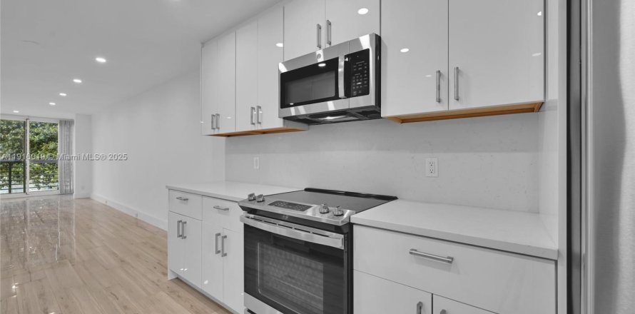 Condominio en Coconut Creek, Florida, 2 dormitorios № 1970785