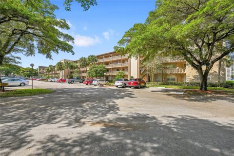 Condominio en venta en Coconut Creek, Florida, 2 dormitorios, 107.49 m2 № 1970785 - foto 6