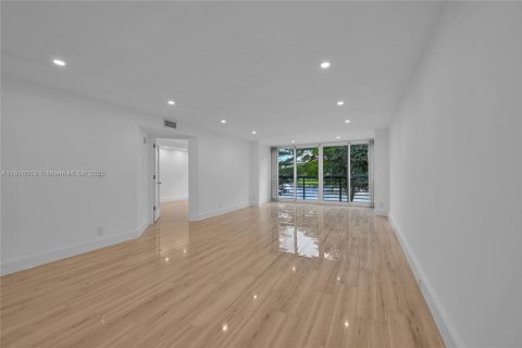 Condominio en venta en Coconut Creek, Florida, 2 dormitorios, 107.49 m2 № 1970785 - foto 13