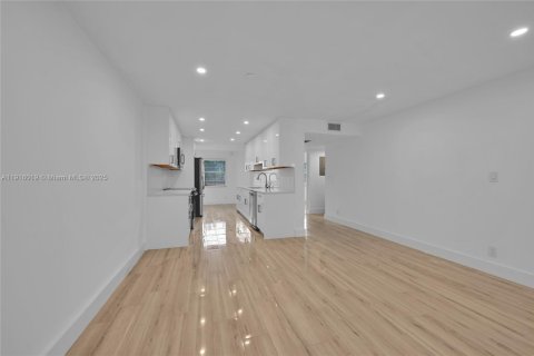 Condominio en venta en Coconut Creek, Florida, 2 dormitorios, 107.49 m2 № 1970785 - foto 19