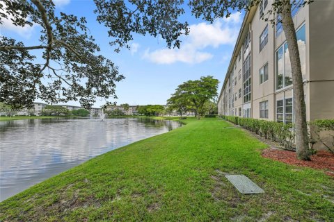 Condominio en venta en Coconut Creek, Florida, 2 dormitorios, 107.49 m2 № 1970785 - foto 7