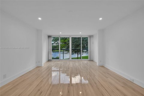 Condominio en venta en Coconut Creek, Florida, 2 dormitorios, 107.49 m2 № 1970785 - foto 15