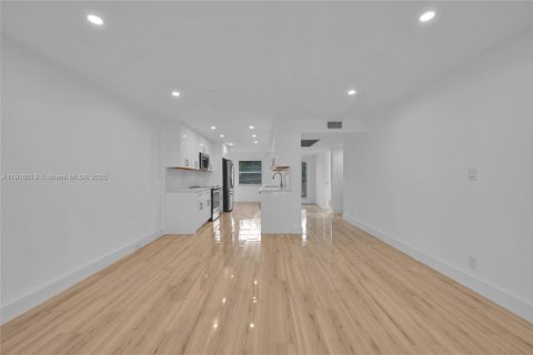 Condominio en venta en Coconut Creek, Florida, 2 dormitorios, 107.49 m2 № 1970785 - foto 18