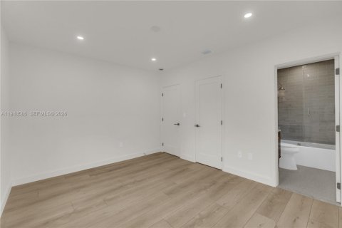 House in Miami Shores, Florida 4 bedrooms, 258.92 sq.m. № 2017424 - photo 18