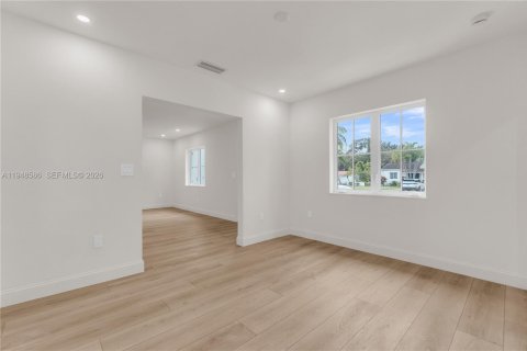 House in Miami Shores, Florida 4 bedrooms, 258.92 sq.m. № 2017424 - photo 15