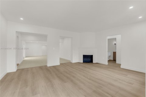 House in Miami Shores, Florida 4 bedrooms, 258.92 sq.m. № 2017424 - photo 2