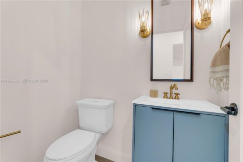 House in Miami Shores, Florida 4 bedrooms, 258.92 sq.m. № 2017424 - photo 23