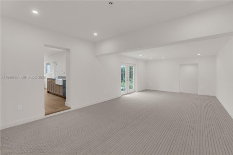 House in Miami Shores, Florida 4 bedrooms, 258.92 sq.m. № 2017424 - photo 13