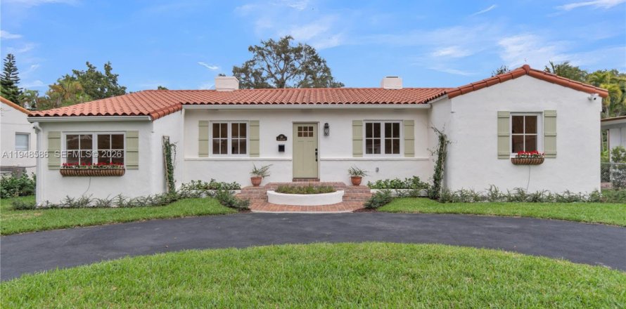 House in Miami Shores, Florida 4 bedrooms, 258.92 sq.m. № 2017424